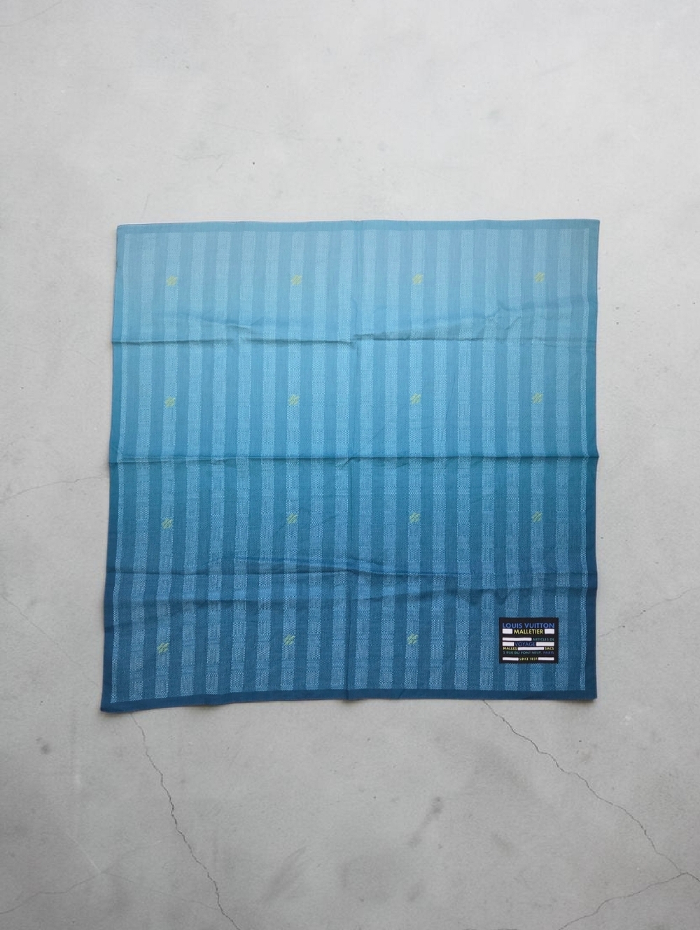 Authentic Louis Vuitton Men's Gradient Blue 100% Cotton Scarf